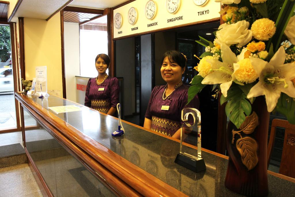 Alfa Hotel Янгон Экстерьер фото