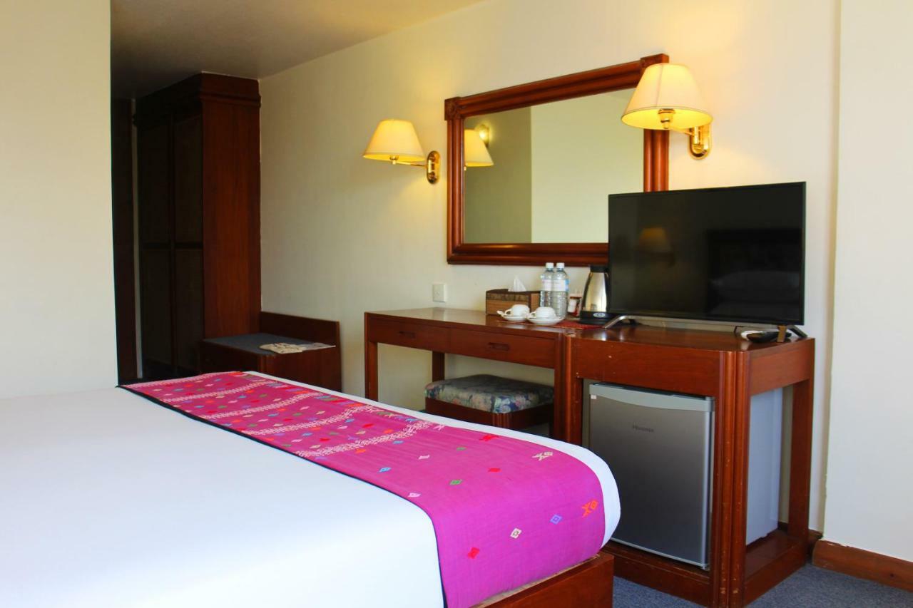 Alfa Hotel Янгон Экстерьер фото