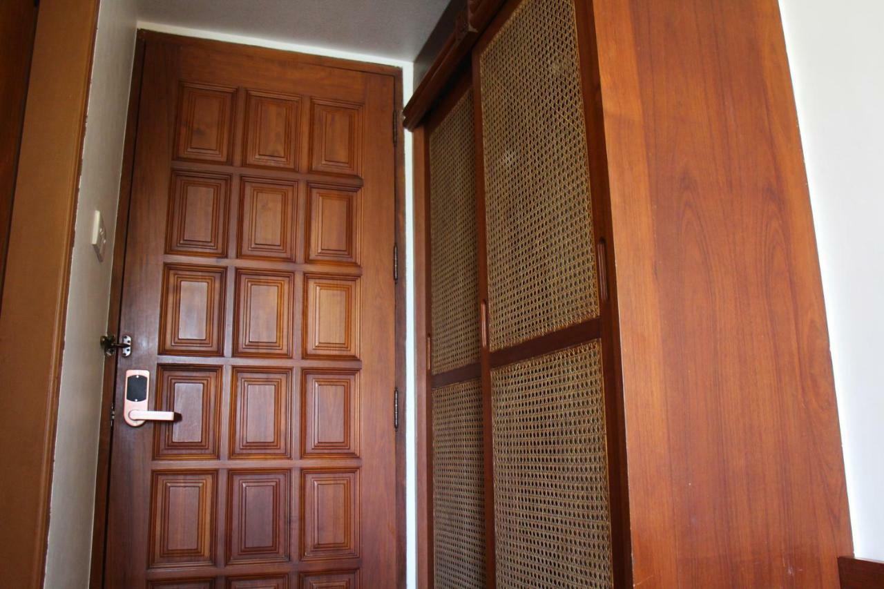 Alfa Hotel Янгон Экстерьер фото