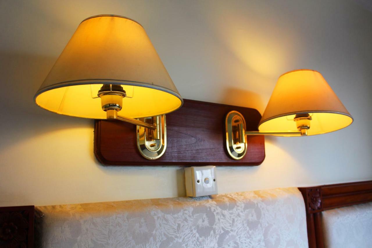 Alfa Hotel Янгон Экстерьер фото